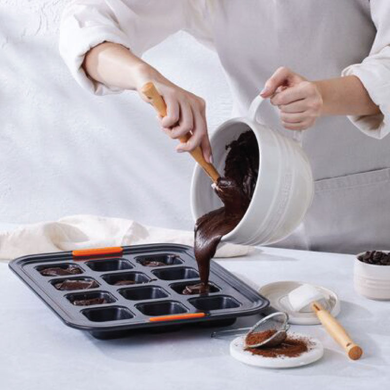 Non-stick Metal Bakeware 12-Cup Brownie Pan - Image 8