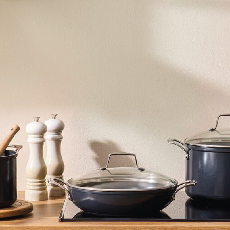 Essential Non-stick Ceramic Shallow Braiser with Glass Lid - Image 4