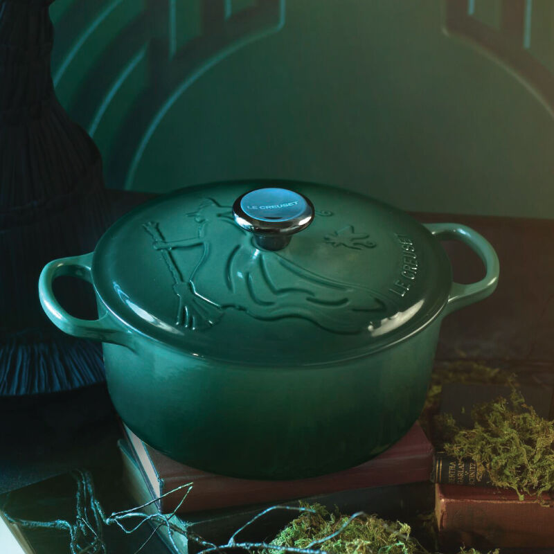 Wicked Collection Elphaba Embossed Signature Round Dutch Oven - Image 8